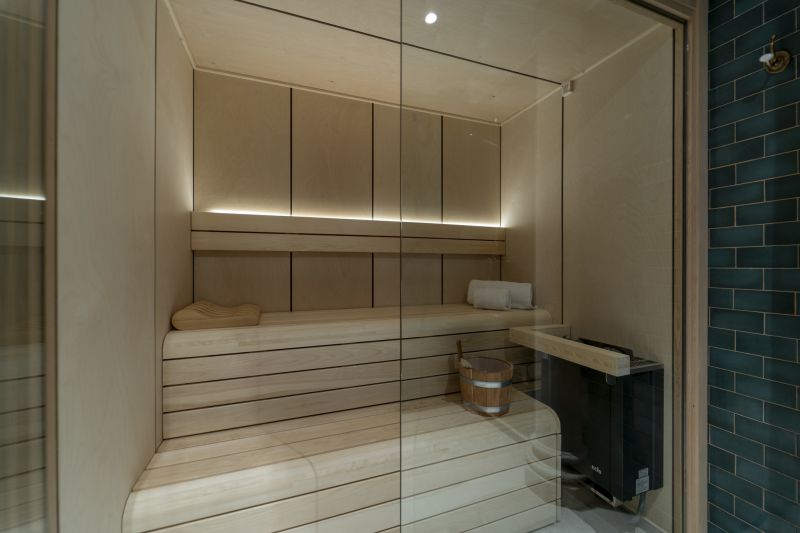 Shower with Built-in Bench and Niche